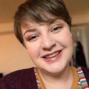 Meet your Posher, Aerna